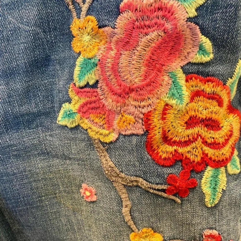 NWOT BLOSSOM BOYFRIEND JEANS - 25 - Picture 4 of 9